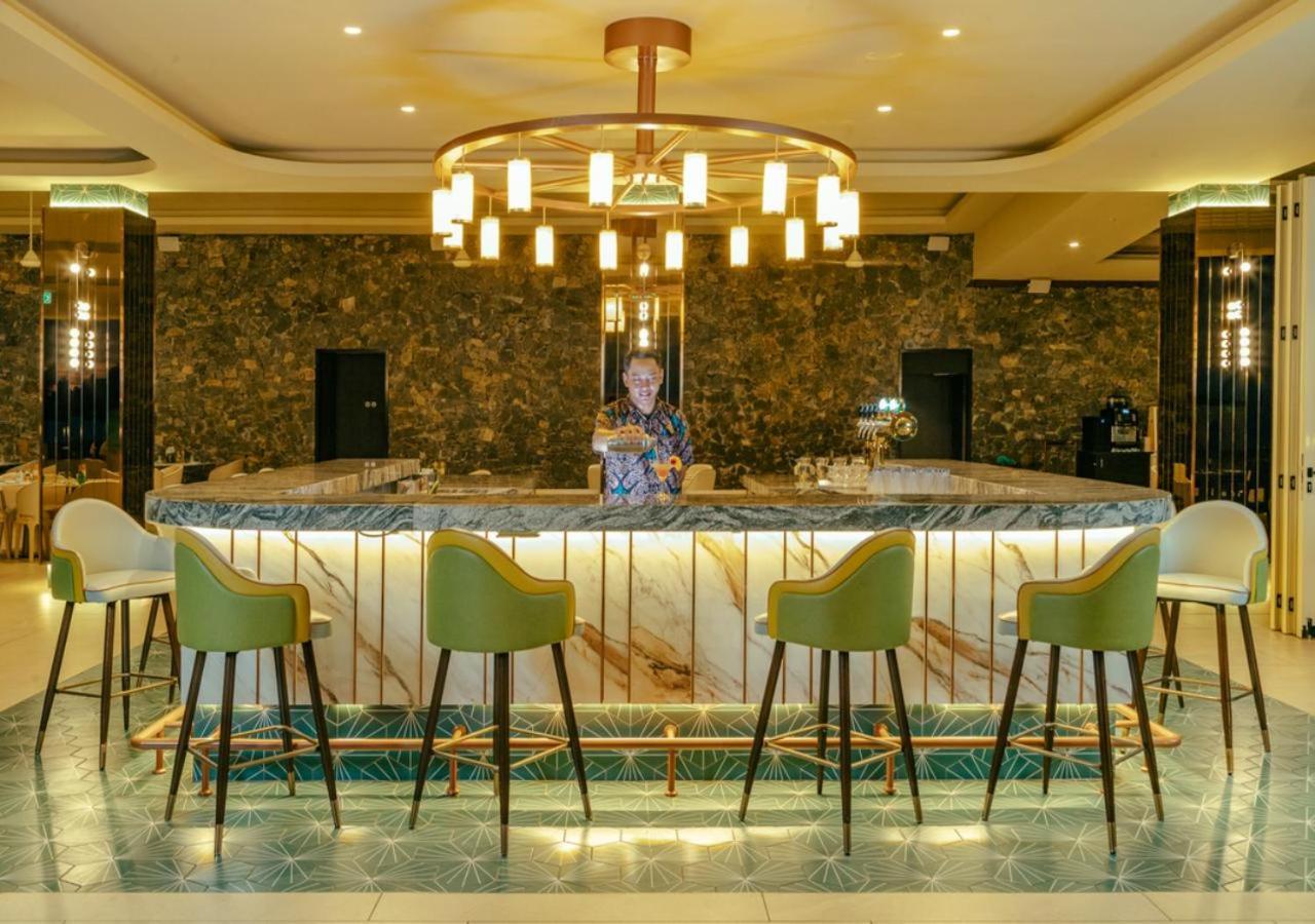Pelangi Beach Resort And Spa لانكاوي المظهر الخارجي الصورة The bar at the lobby