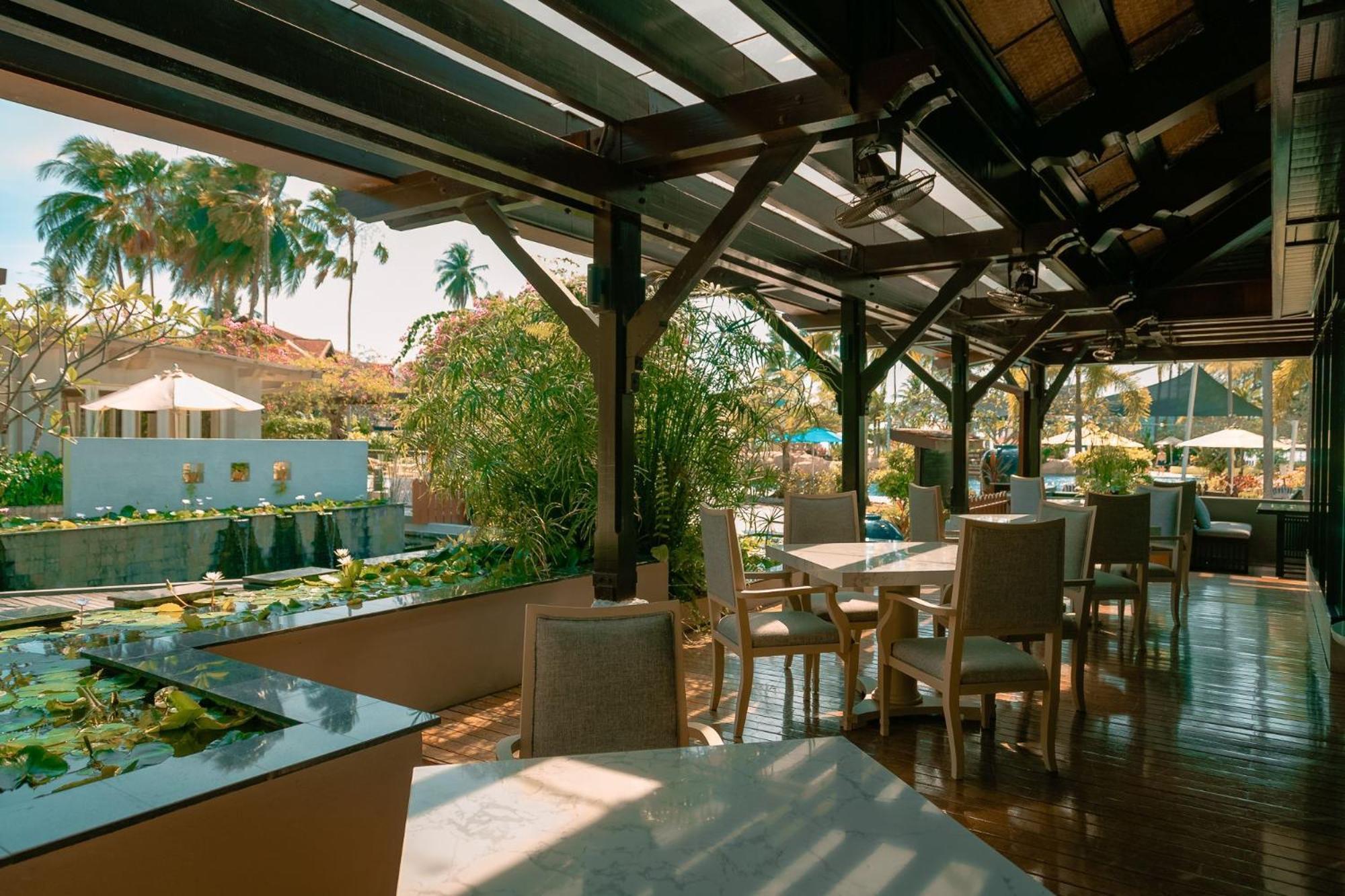 Pelangi Beach Resort And Spa لانكاوي المظهر الخارجي الصورة The interior of the restaurant