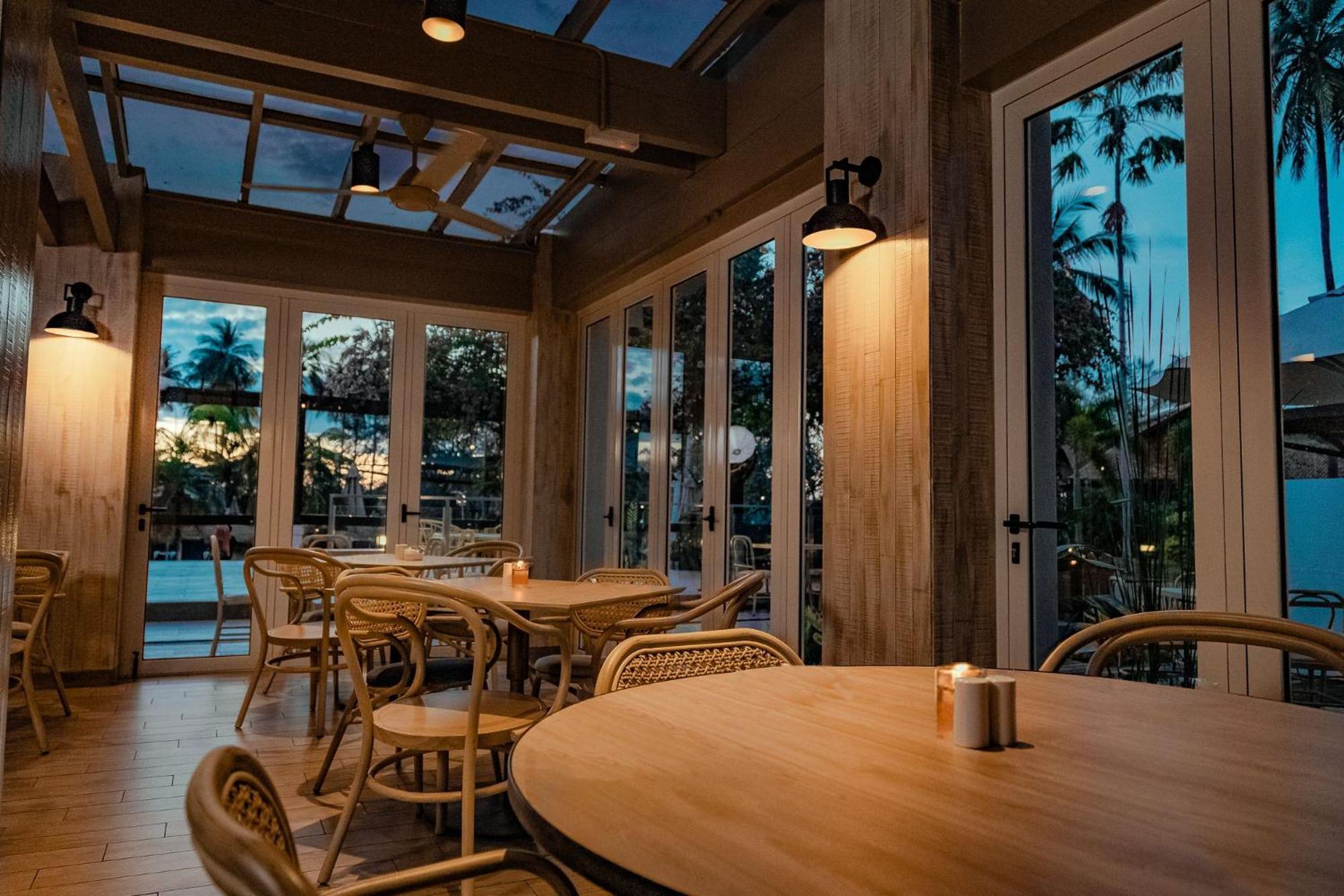 Pelangi Beach Resort And Spa لانكاوي المظهر الخارجي الصورة The interior of the restaurant