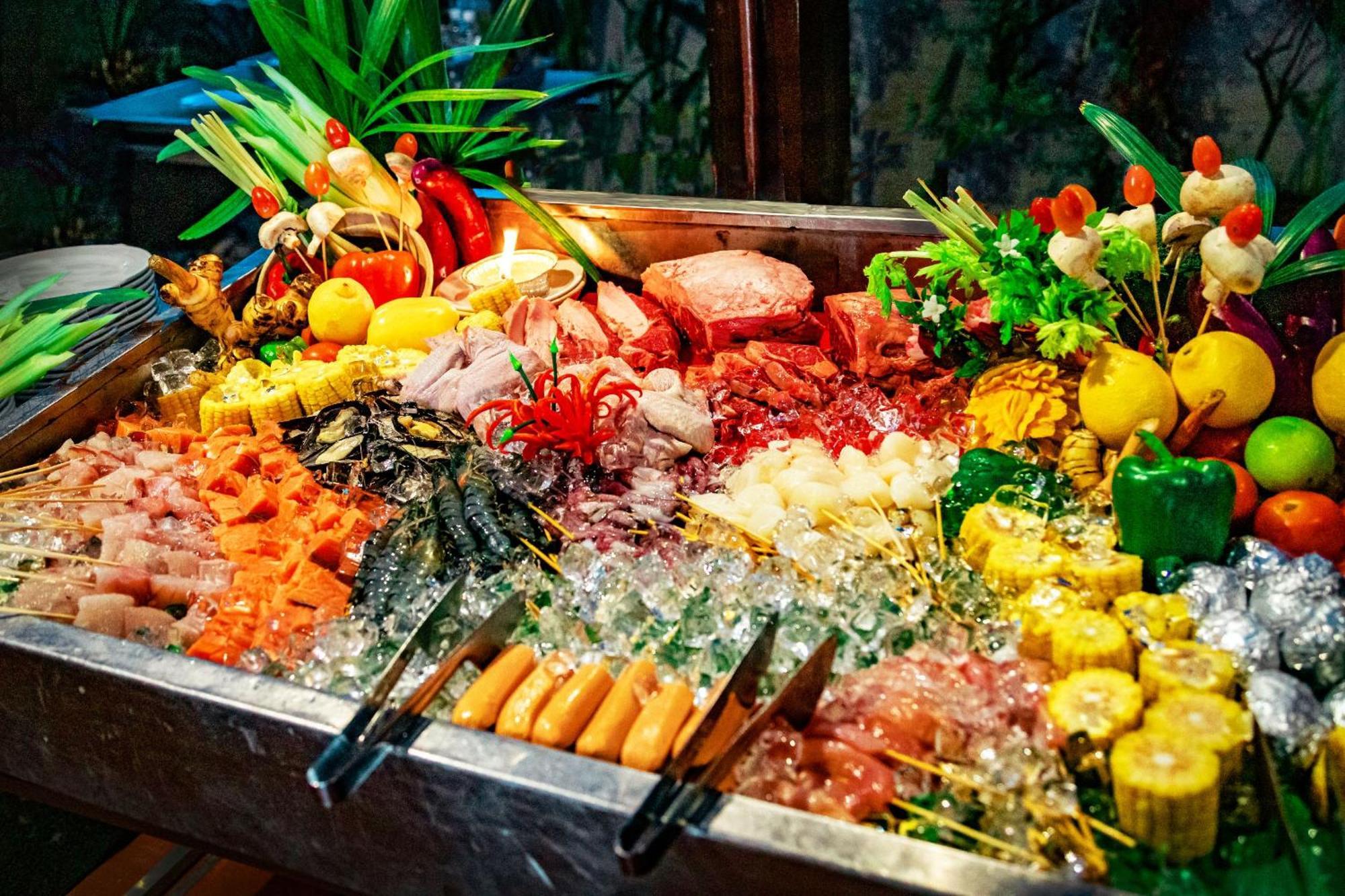 Pelangi Beach Resort And Spa لانكاوي المظهر الخارجي الصورة A seafood salad bar