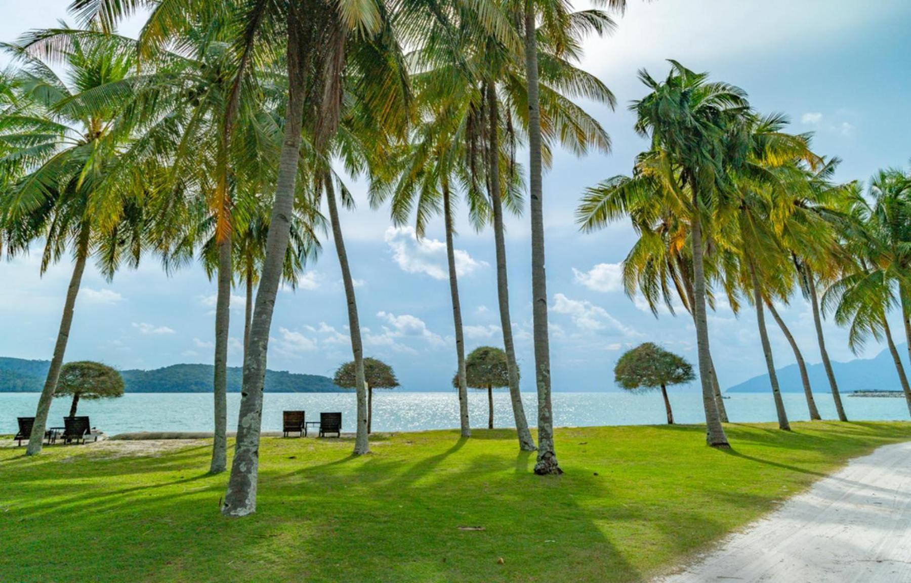 Pelangi Beach Resort And Spa لانكاوي المظهر الخارجي الصورة View of the Andaman Sea from the Andaman Resort