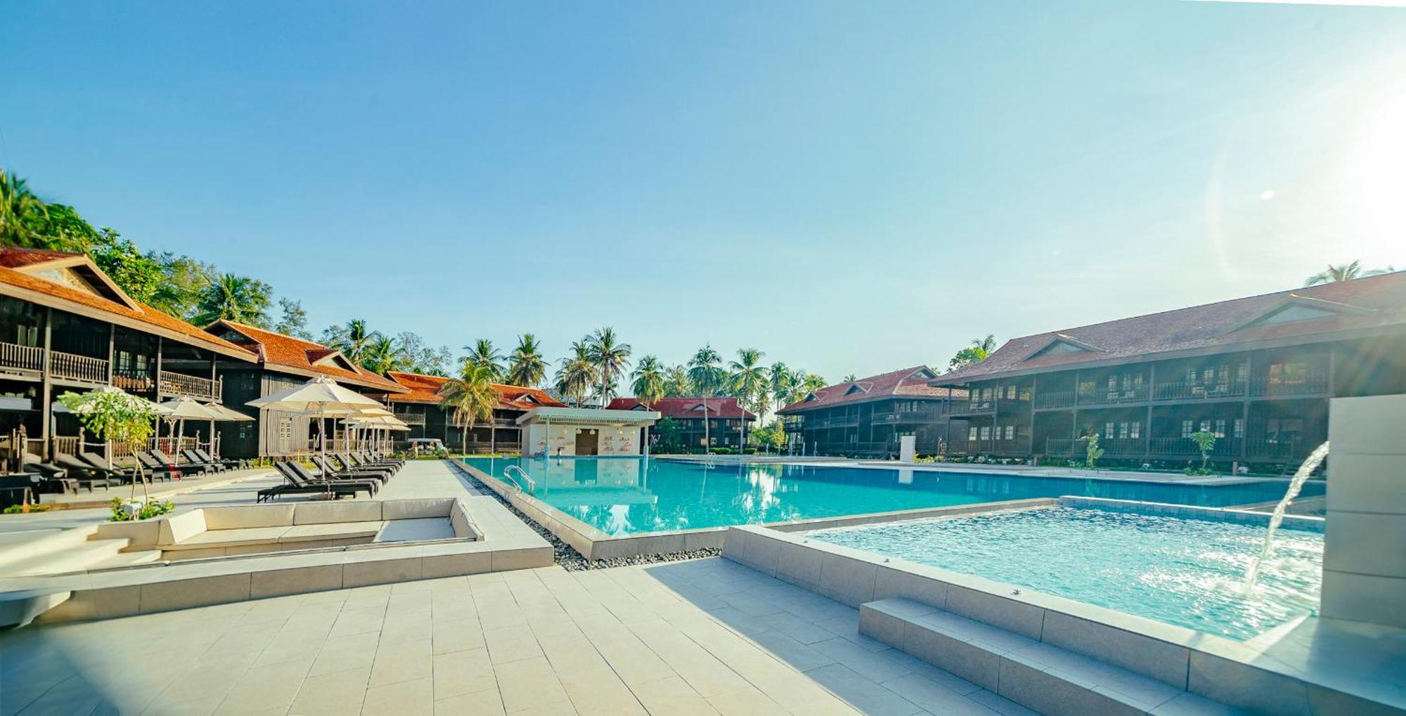 Pelangi Beach Resort And Spa لانكاوي المظهر الخارجي الصورة The swimming pool at the resort