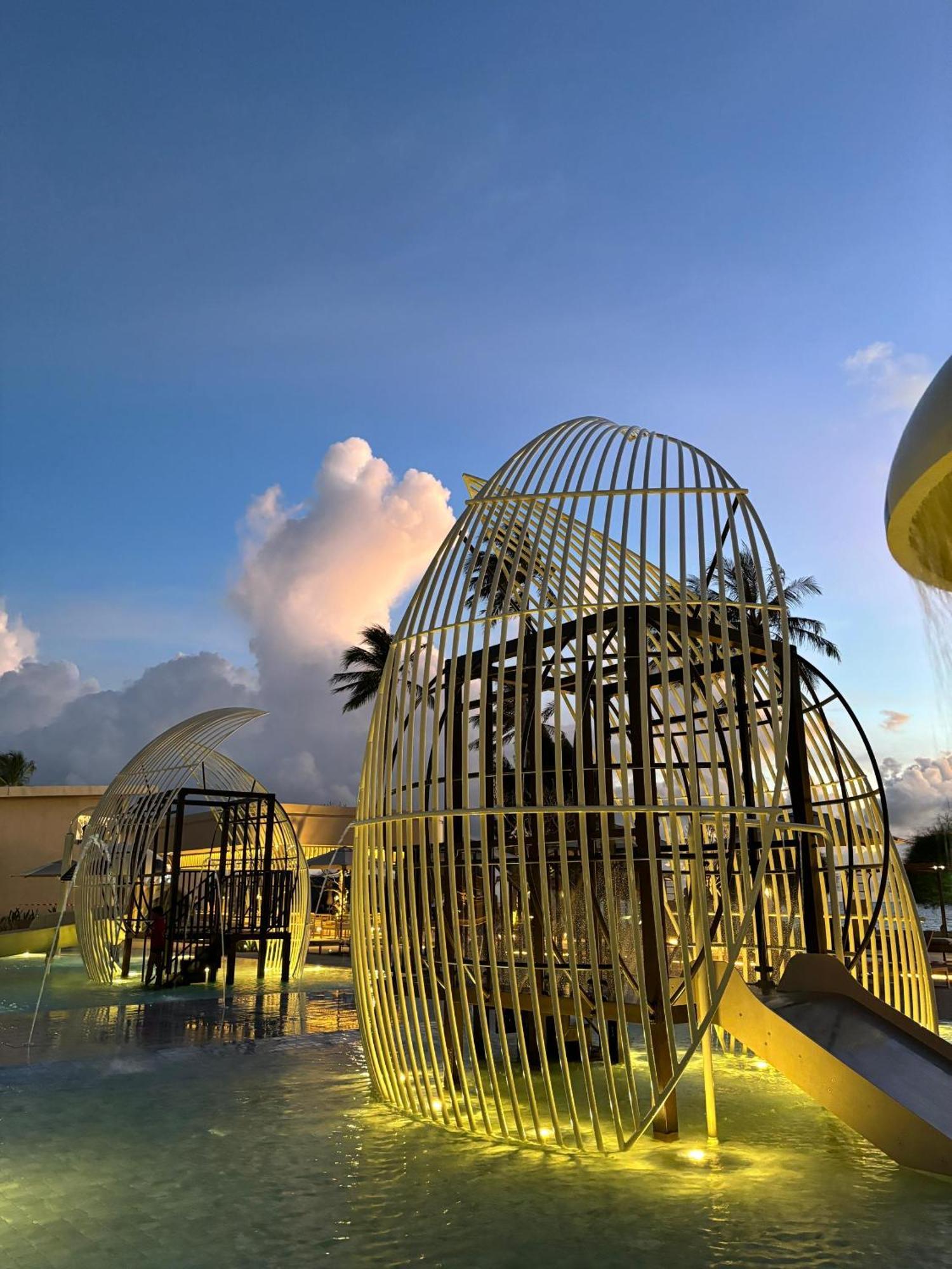 Pelangi Beach Resort And Spa لانكاوي المظهر الخارجي الصورة The birdcage at the resort